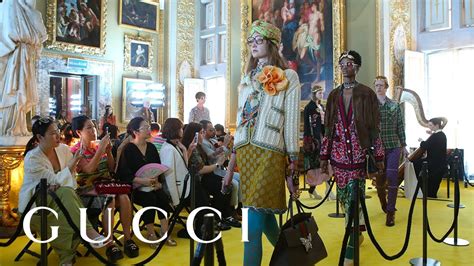 sfilata gucci 2018 video|Gucci Cruise 2018 Fashion Show: Full Video .